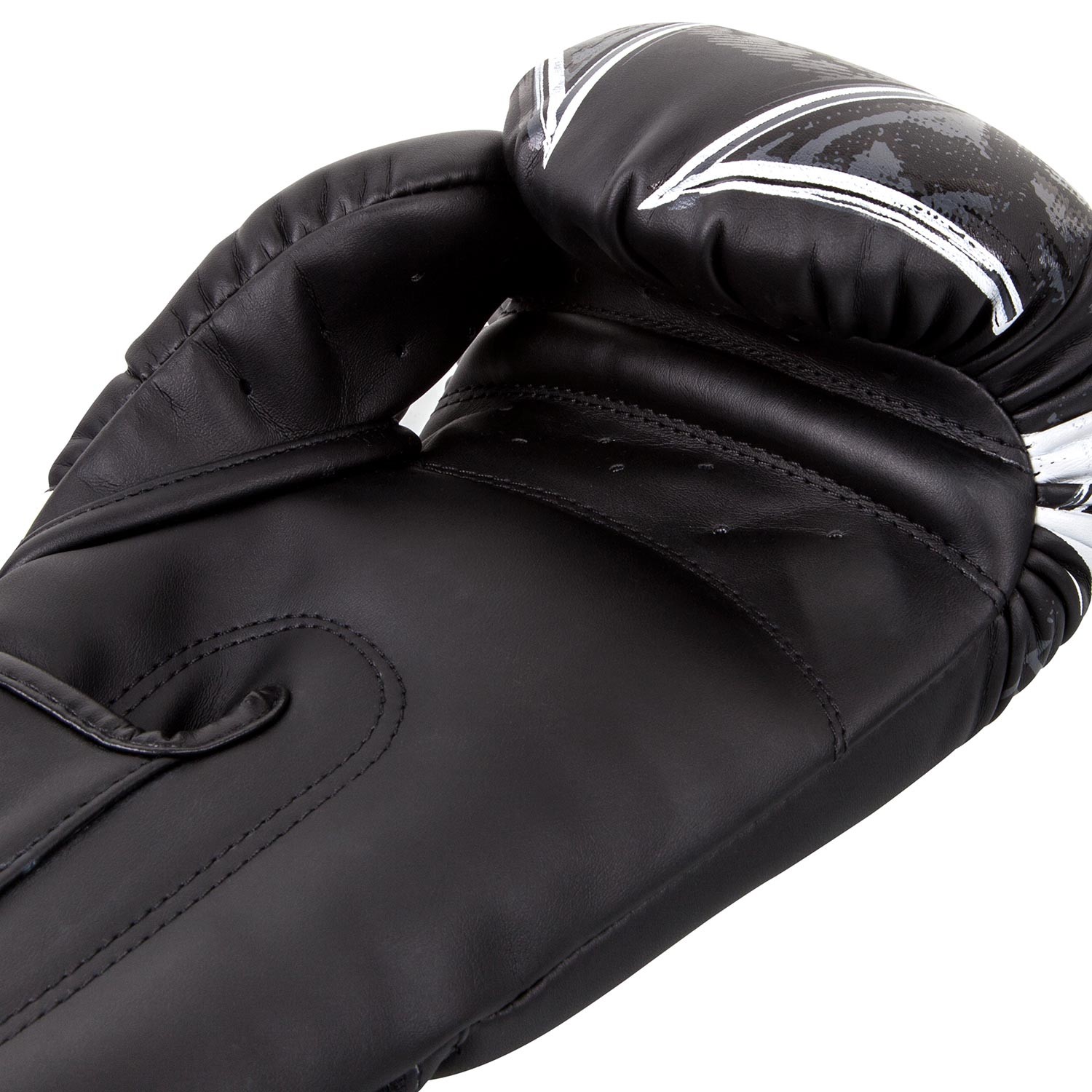 Перчатки боксерские Venum Gladiator Black/White